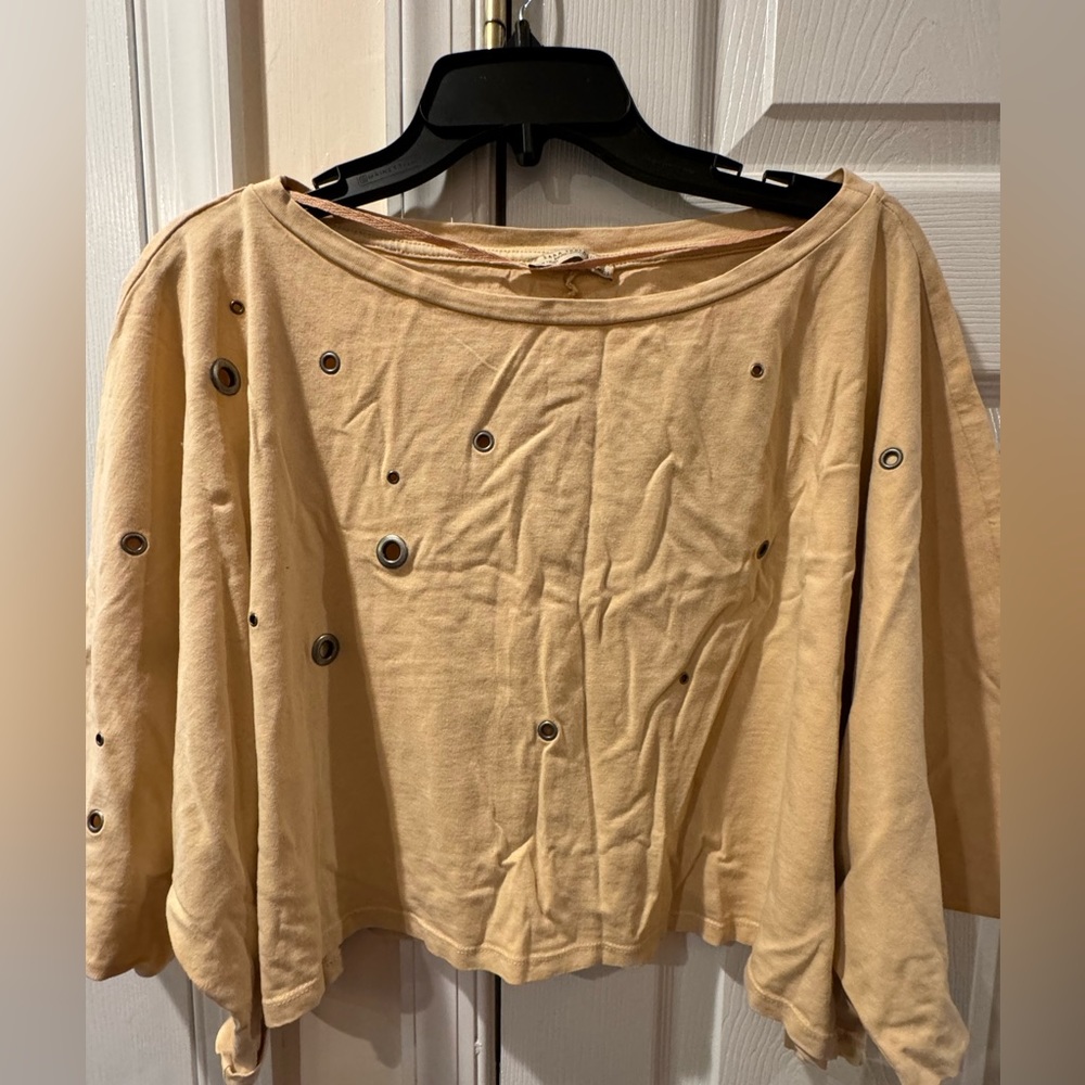 NWT Zara dolman sleeve draped tee. With metal grommets. Tan size Large